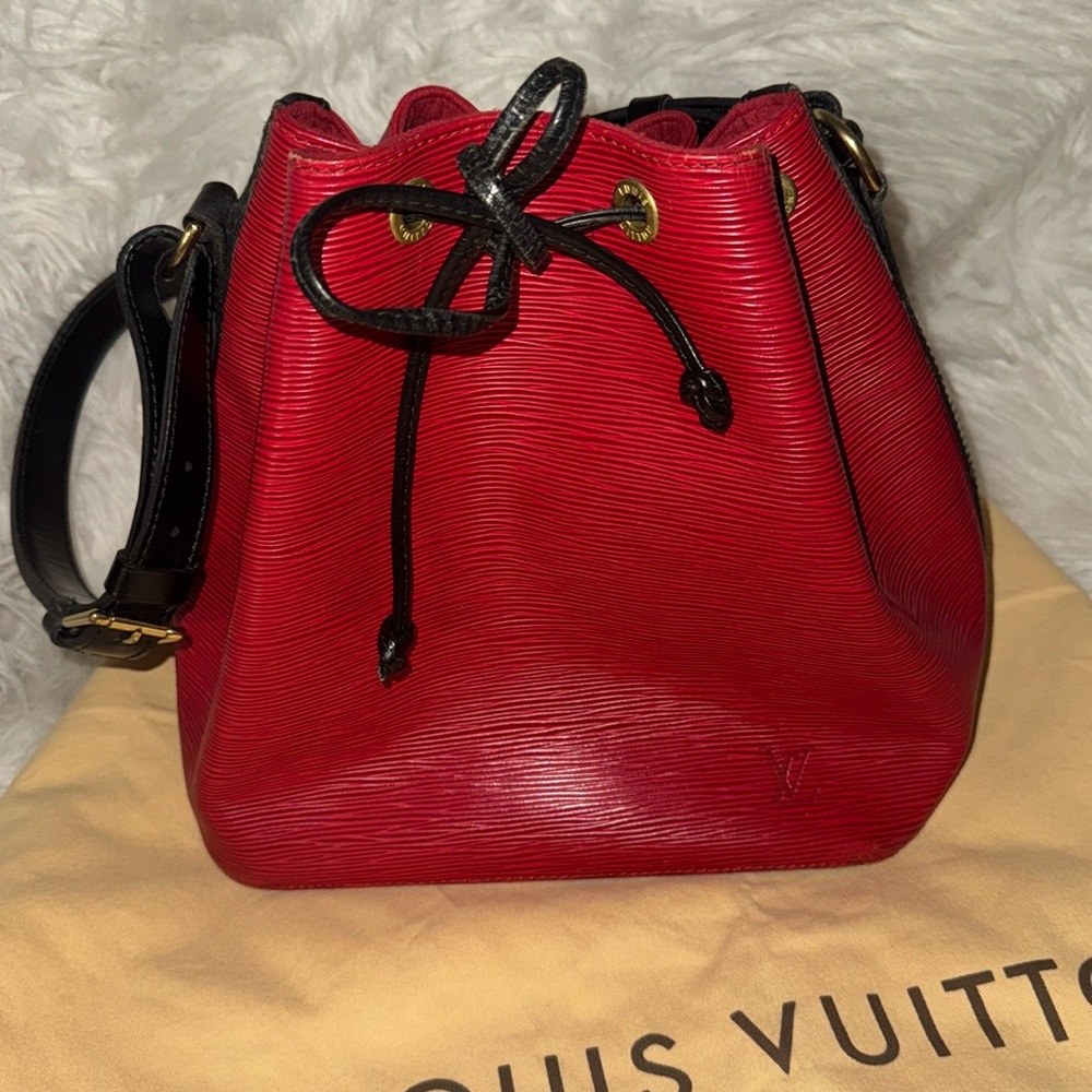 STILL AVAILABLE
COPY - Authentic Louis Vuitton petit Epi Noe Bucket Bag red - Picture 2 of 7